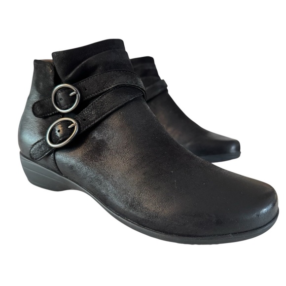 Dansko Faithe Black Leathet Ankle Booties Strap Buckles Zip Womens Size 39 8.5-9 - Picture 1 of 12
